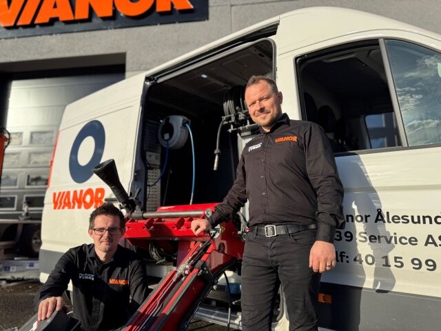 Vianor Partner E-39 Service i Ålesund. Øystein og Pål servicebil