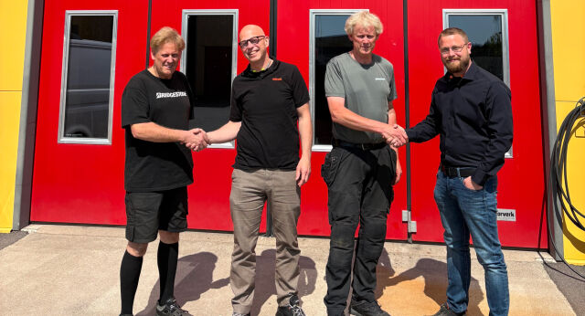 Vianor växer och etablerar sig i Linköping. Från vänster: Per Andersson, delägare Däck-Vulkis, Fredrik Kellström, vd Vianor, Joakim Andersson, delägare Däck-Vulkis, William Warselius, regionchef Vianor.